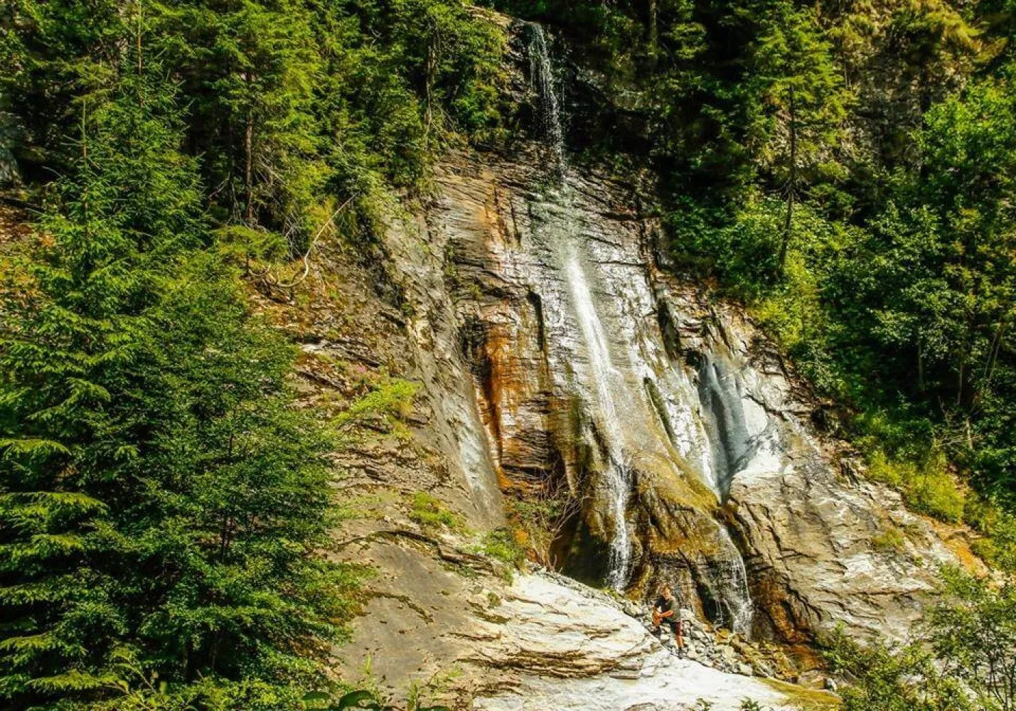 Cascada Apa Spanzurata din Cheile Latoritei